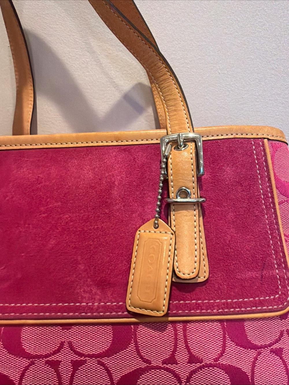 Coach 6892 Signature Pink
Hampton Bag - Picture 3 of 10